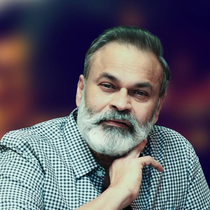 ఈ నేపథ్యంలో పవన్ కళ్యాణ్ అన్నయ్య నాగబాబు సోషల్ మీడియాలో స్పందించారు. కరోనా తమ్ముడు పవన్ ని ఏమీ చేయలేదని ఆయన కామెంట్ చేయడంతో పాటు, త్వరగా కోలుకోవాలని ఆకాంక్షించారు.