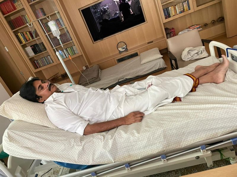 పవన్ జీవితంలో అనేక వడిదుడుకులు చూశారు. విలువలు కోసం పోరాడే వ్యక్తి. ఓటములతో కృంగిపోని శిఖరం. అలాంటి పవన్ కళ్యాణ్ ని కరోనా ఏమీ చేయలేదని నాగబాబు ఇంస్టాగ్రామ్ లో పోస్ట్ చేసి, తమ్ముడిపై తన ప్రేమ చాటుకున్నారు.