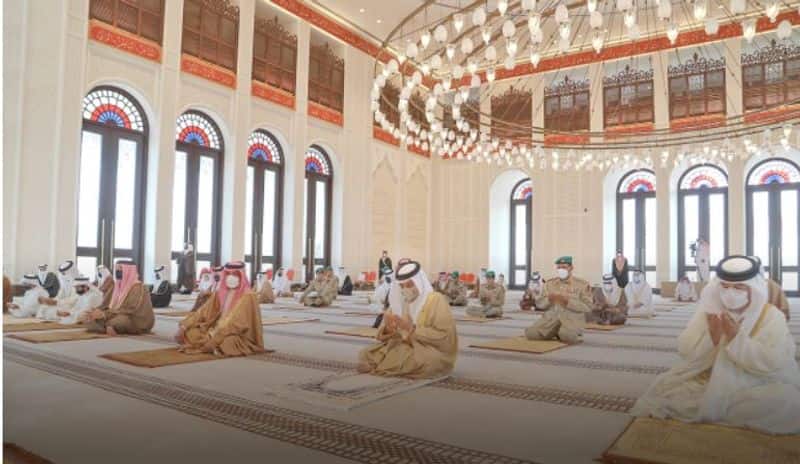 Bahrain King performed Friday prayers at Sakhir Palace Mosque