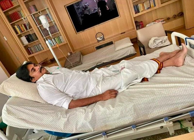 ఆ పరీక్షల్లో కరోనా నెగటివ్ రిపోర్ట్ వచ్చింది. దీంతో ఫ్యాన్స్ సంబరాలు చేసుకుంటున్నారు. మూడు రోజుల క్రితం జనసేన అధ్యక్షులు పవన్ కళ్యాణ్ కి కరోనా పాజిటివ్ గా తేలినట్లు జనసేన పార్టీ ప్రకటించింది.