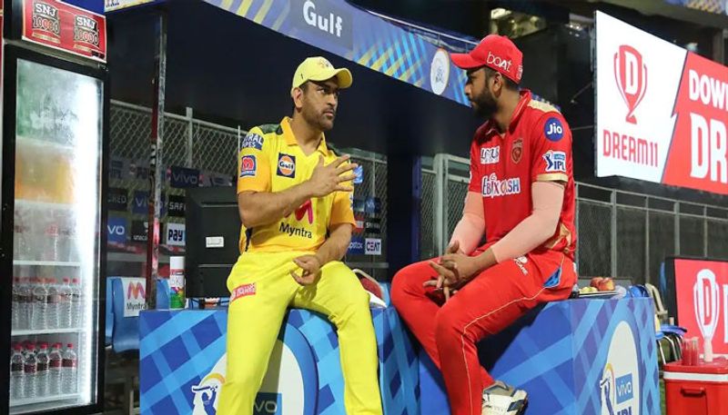 సీజన్ జరుగుతున్న సమయంలోనే విరాట్ కోహ్లీ, మహేంద్ర సింగ్ ధోనీలతో చర్చలు జరుపుతున్న ఫోటోలతో తెగ హల్చల్ చేసిన షారుక్ ఖాన్, ఇప్పుడు ఏకంగా పంజాబ్ కింగ్స్ యజమాని ప్రీతిజింటాతోనే సందడి చేస్తున్నాడు.