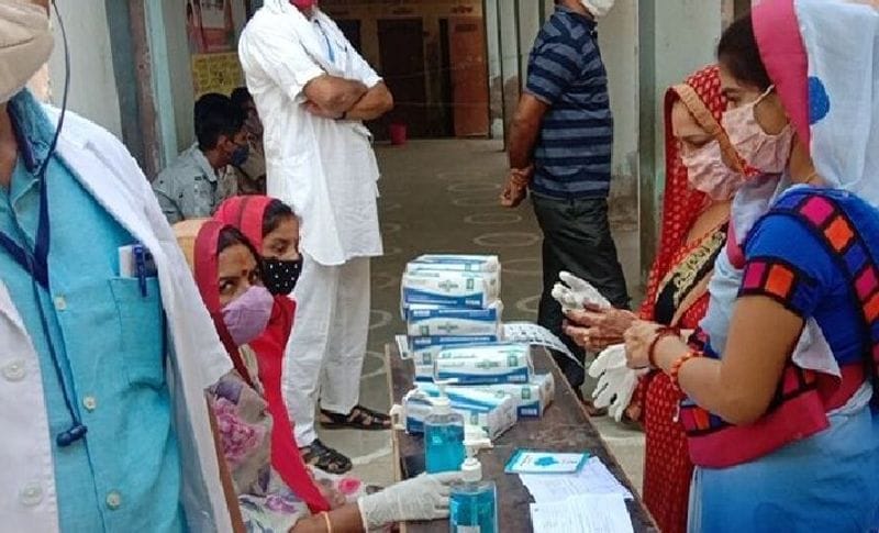 इन तीन सीटों पर चला मतदान
दरअसल, प्रदेश की सहाड़ा, सुजानगढ़ और राजसमंद विधानसभाओं में अचानक विधायकों के निधन के बाद यह सीटें खाली हो गई थीं। जिन पर आज उपचुनाव के लिए मतदान हुआ। निर्वाचन आयोग ने कोरोना को देखते हुए मतदाताओं को ज्यादा समय मतदान के लिए दिया था। जिससे वह कोविड गाइडलाइन का पालन करते हुए मतदान करें।