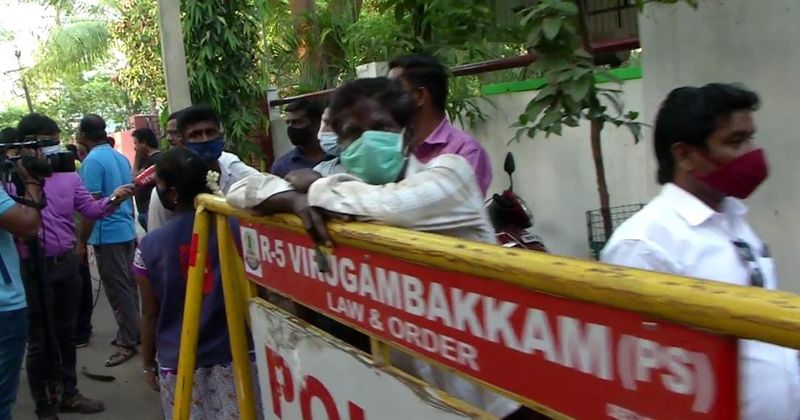 பேரி கார்டு போட்டு தீவிர பாதுகாப்பு 
