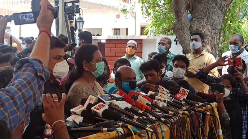 பிரேமலதா விஜயகாந்த் விவேக் உடலுக்கு நேரில் அஞ்சலி 