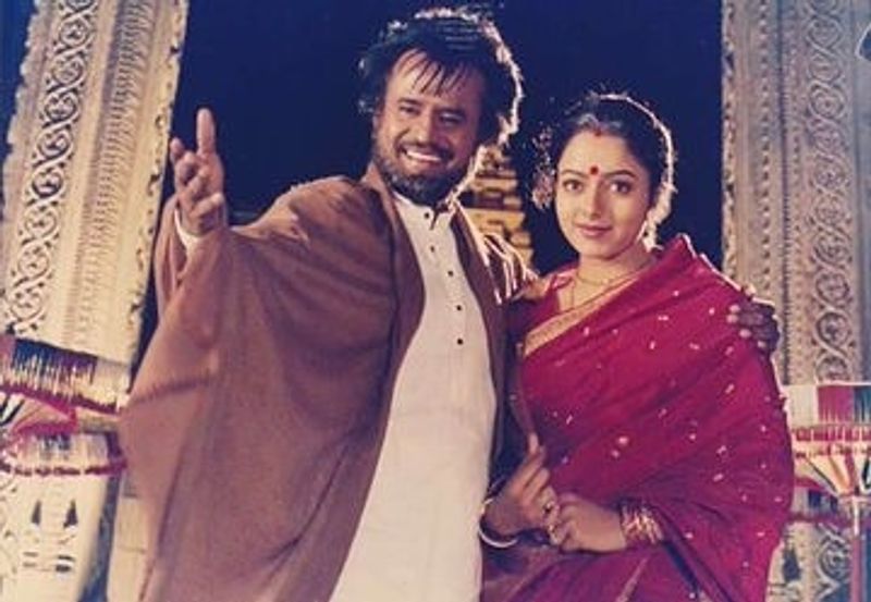 సౌందర్య తండ్రి సత్యనారాయణ పలు కన్నడ చిత్రాలకు నిర్మాతగా, రచయితగా పనిచేశారు. 1992లో 'గంధర్వ' అనే కన్నడ చిత్రంతో సౌందర్య సినీ రంగ ప్రవేశం చేసింది. తెలుగులో `రైతు భారతం`తో ఎంట్రీ ఇచ్చింది. ఇది విజయం సాధించలేదు, ఆమెకి పేరు రాలేదు. ఎస్వీ కృష్ణారెడ్డి దర్శకత్వంలో రాజేంద్రప్రసాద్ హీరోగా వచ్చిన `రాజేంద్రుడు గజేంద్రుడు`, `మాయలోడు` మంచి గుర్తింపును ఇచ్చాయి.