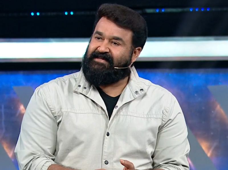 ആറാം ക്ലാസില് പഠിക്കുമ്പോഴാണ് ആദ്യമായിട്ട് ബെസ്റ്റ് ആക്ടര് കിട്ടുന്നത് എന്ന് മോഹൻലാല് പറഞ്ഞു. സാധാരണ പത്താം ക്ലാസിലുള്ളവര്ക്ക് ഒക്കെയാണ് ബെസ്റ്റ് ആക്ടര് അവാര്ഡ് കിട്ടുന്നത്. ആദ്യമായിട്ടായിരുന്നു അപോള് ആ ആറാം ക്ലാസുകാരന് കിട്ടുന്നത്. അന്ന് തനിക്കു തോന്നി ആ സന്തോഷം നിങ്ങളിലും കണ്ടു എന്ന് മോഹൻലാല് പറഞ്ഞു. മോഹൻലാലിന്റെ വാക്കുകള് മറ്റുള്ളവരും അംഗീകരിച്ചു. ബിഗ് ബോസിലെ അവാര്ഡിനെ കുറിച്ച് സൂചിപ്പിക്കുകയായിരുന്നു മോഹൻലാല്.