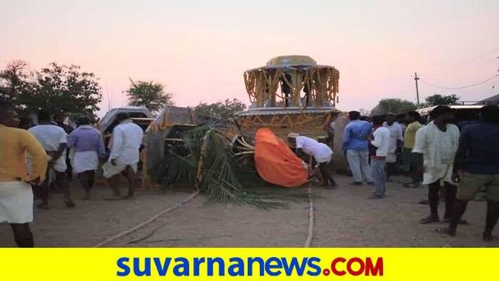 Chariot Tower Fallen During Bhakti Lingeshwara Rathotsava in Yadgir grg Chariot Tower Fallen During Bhakti Lingeshwara Rathotsava in Yadgir grg