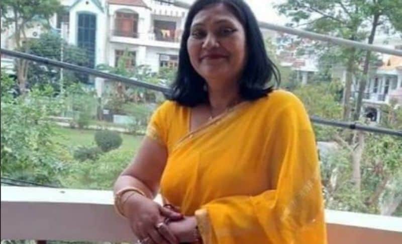 <p><br />
अपने पंचायत सदस्य उम्मीदवार प्रियंका सेन के निधन से समाजवादी पार्टी में शोक की लहर है। अब चुनाव परिणाम ही बताएगा, लेकिन उनकी हार हो या जीत वह अब उनके लिए कई मायने नहीं रखती है। क्योंकि वह असली जंग तो पहले ही हार गईं।</p>