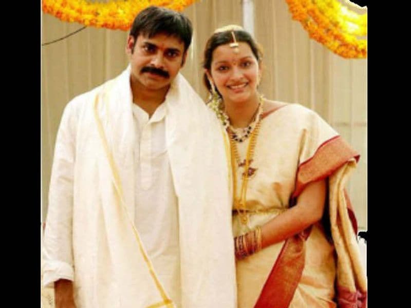 కెరీర్ బిగినింగ్ లో పవన్ కూడా లవర్ బాయ్ ఇమేజ్ కలిగి ఉన్నాడు. కాగా బద్రి సినిమా షూటింగ్ సమయంలో హీరోయిన్ రేణూ దేశాయ్ ప్రేమలో పడ్డాడు. ఆమెతో సహజీవనం చేసిన పవన్ 2009లో వివాహం చేసుకున్నారు. అయితే 2012లో ఆమెకు విడాకులు ఇచ్చిన పవన్, రష్యన్ హీరోయిన్ అన్నా లెజినోవాను వివాహం చేసుకున్నారు.