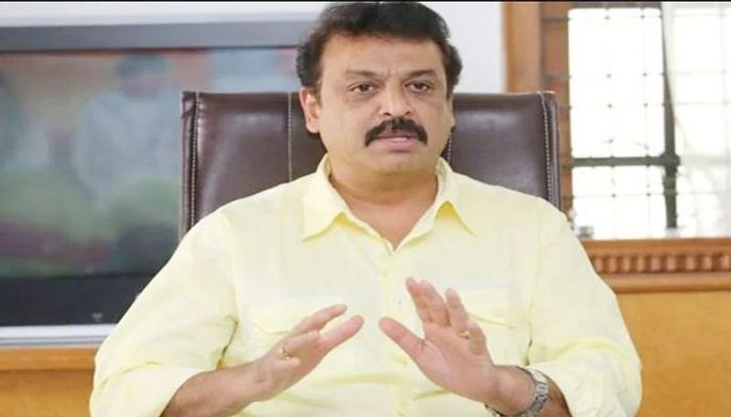 దీంతో ప్రస్తుత అధ్యక్షుడు నరేష్ దీనిపై ఘాటుగా స్పందించారు. తాము ఏం చేశామో తెలియజేశాడు. అదే సమయంలో ప్రకాష్ రాజ్కి చురకలంటించాడు. ఎలక్షన్లు ఎప్పుడు అని ప్రకాష్ రాజ్ పెట్టిన ట్వీట్కి, వాటర్ నిండకుండానే స్విమ్మింగ్ ఫూల్లో దూకుతా అన్నట్టుంది మీ వ్యవహారమంటూ సెటైర్లు వేశాడు.