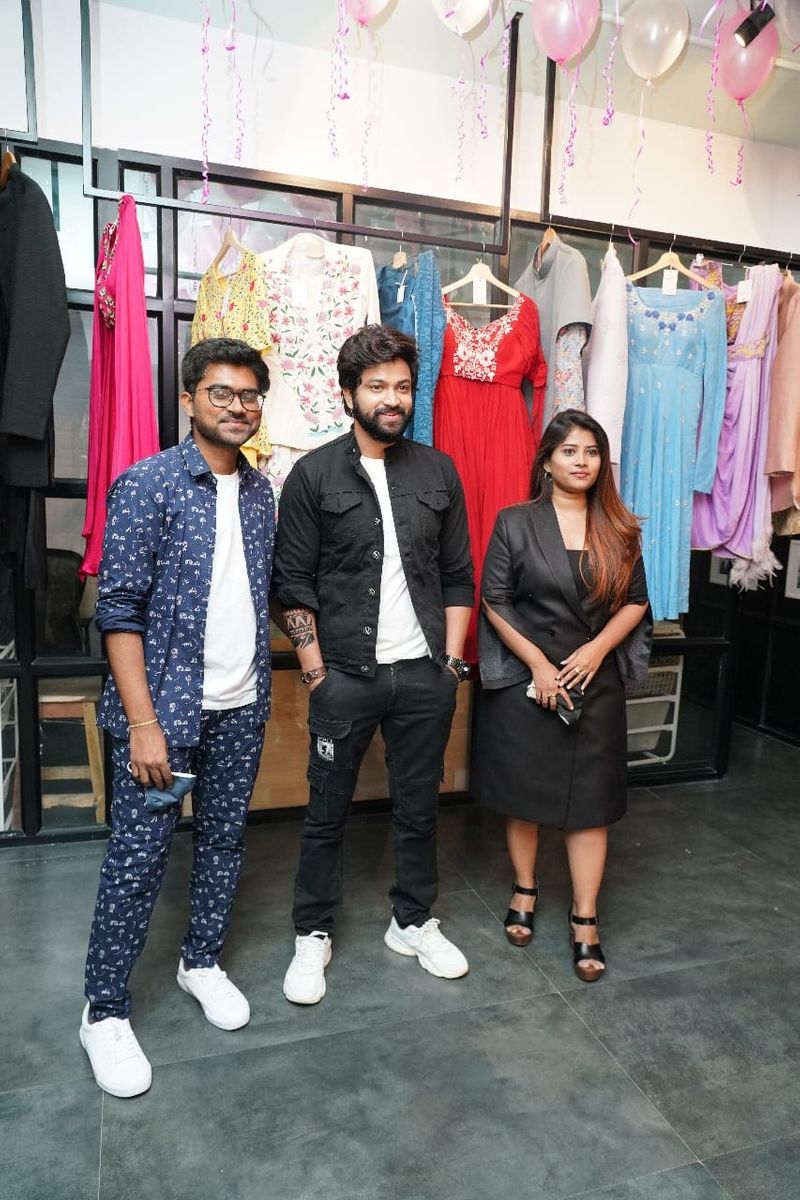తన బర్త్ డే సందర్భంగా సోహైల్ ఓ హిలో డిజైన్స్ అనే షోరూమ్ ఓపెనింగ్లో పాల్గొన్నారు.