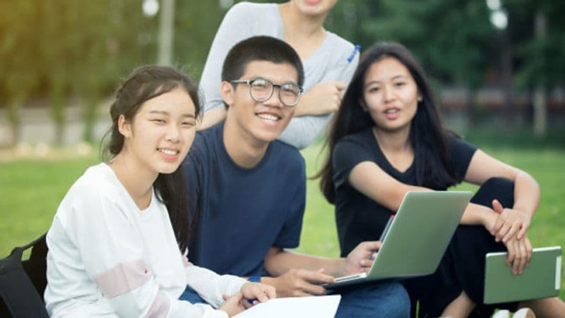 सर्टिफाइड फाइनेशियल प्लानर
यह कोर्स भी कॉमर्स के स्टूडेंट्स के लिए बेहतर है। इस कोर्स में पर्सनल फाइनेंस, वेल्थ मैनेंजमेंट, म्यूचुअल फंड आदि की जानकारी दी जाती है। यह कोर्स करके सभी क्षेत्रों में करियर बना सकते हैं। 