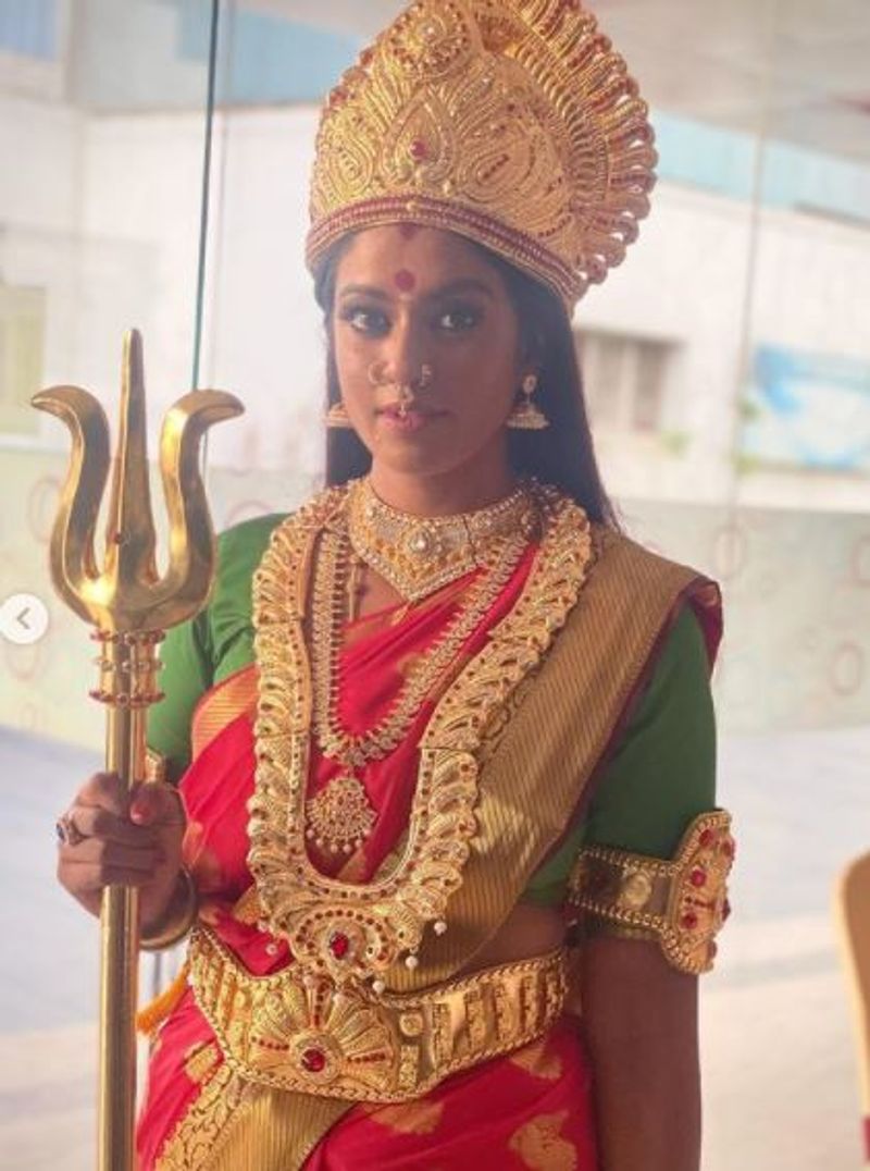 மூக்குத்தி அம்மன் கெட்அப்பில் வேற லெவல் 