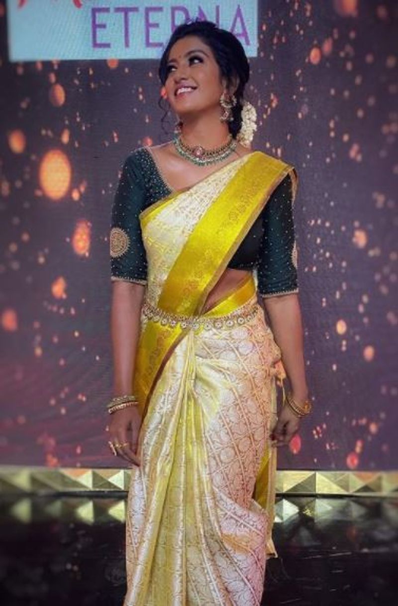 வேற லெவல் அழகு 