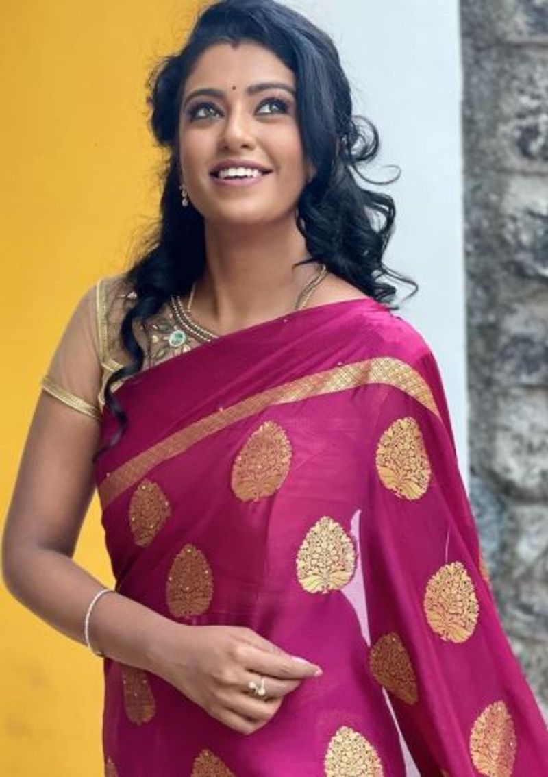 சிரித்து... சிரித்து என்னை மன சிறையிலிட்டாய் 