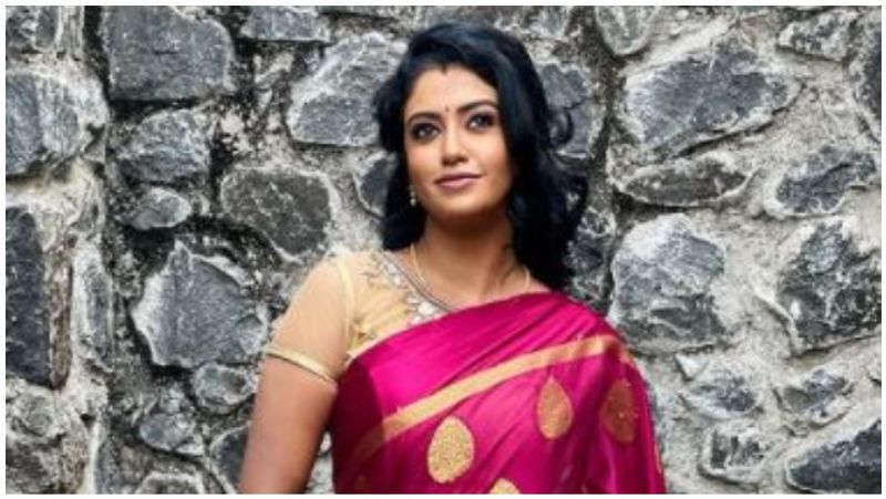 தற்போது தைரியமான பெண்ணாக தனது குழந்தையை வளர்க்க போராடும் கண்ணம்மாவின் கதாபாத்திரம் இல்லத்தரசிகளை வெகுவாக கவர, சீரியலும் சூப்பர் ஹிட்டாக ஓடிக்கொண்டிருக்கிறது. 
