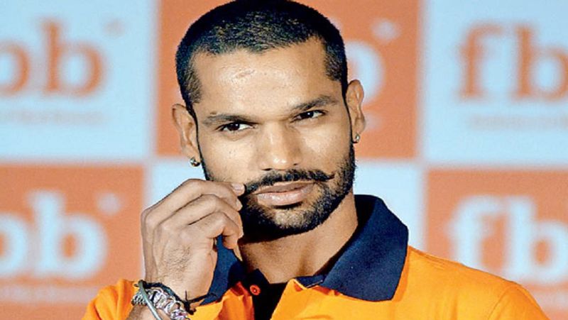 ऐसी रहीं धवन की पारी
रविवार को आईपीएल के 2 मुबाकले खेले गए। दूसरे मैच में पंजाब किंग्स के 195 रनों का लक्ष्य भेदने दिल्ली के गब्बर यानी शिखर धवन और पृथ्वी शॉ आए। शिखर ने अपनी टीम के लिए 49 बॉलों पर 92 रनों की पारी खेली। जिसमें उन्होंने 13 चौके और 2 छक्के लगाए। हालांकि 14वें ओवर की 5वीं बॉल पर वह झए रिचर्डसन का शिकार हो गए और अपने शतक से चूक गए।
(फाइल फोटो)