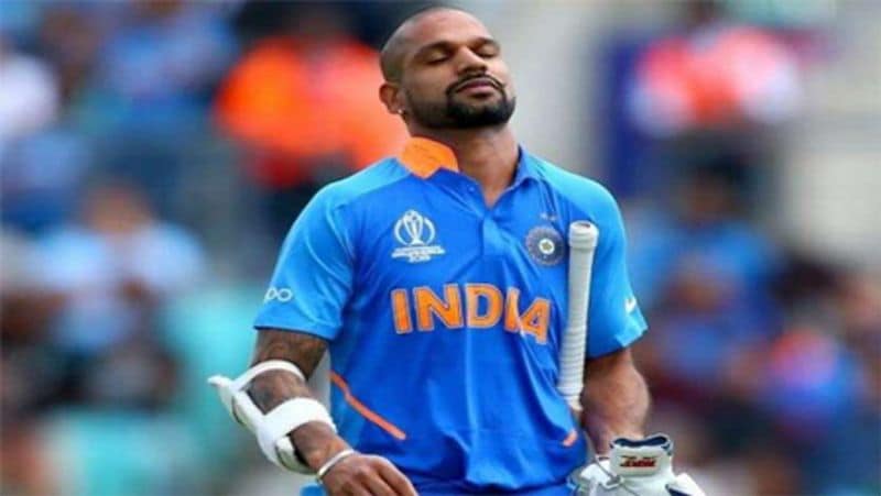 शतक से चूके गब्बर
भारतीय टीम और सनराइजर्स हैदराबाद के गब्बर यानी की शिखर धवन फुल फॉर्म में नजर आ रहे हैं। हाल ही में अपनी टीम दिल्ली कैपिटल्स को जीत दिलाने में उन्होंने शानदार योगदान दिया। उन्होंने पंजाब के पहाड़ जैसे लक्ष्य को बड़ी आसानी से हासिल करने के लिए शुरुआत की, लेकिन एक बार फिर धवन, शिखर तक (यानी शतक तक) पहुंचने से 8 रन पीछे रह गए।
(फाइल फोटो)
