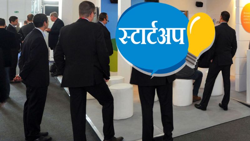 क्या काम करते हैं
आर्ट गैलरी, मार्केट प्लेस, मेलों, एक्सपो आदि में लगने वाली एग्जिबिशन्स को डिजाइन करने का काम एग्जिबिशन डिजाइनर करते हैं। डिजाइनर का काम एग्जिबिशन के पहले प्लानिंग करना, बजट बनाना, टीमों के साथ समन्वय स्थापित करना।