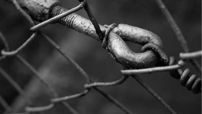 5 years imprisonment if coming from India ... the main country that banned ..! 5 years imprisonment if coming from India ... the main country that banned ..!