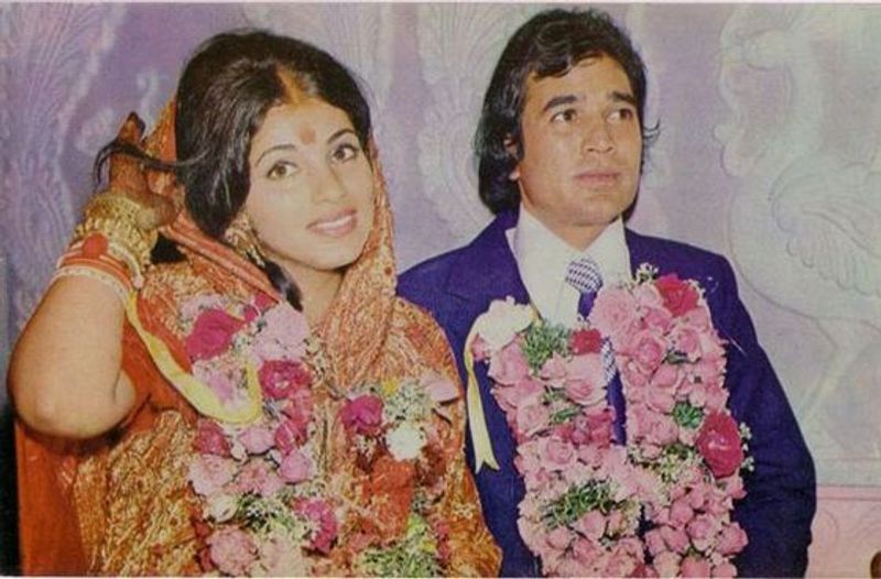 బాలీవుడ్ స్టార్ హీరో రాజేష్ ఖన్నా తన అభిమాని డింపుల్ కపాడియాను వివాహం చేసుకున్నారు. డింపుల్ కపాడియా హీరోయిన్ అయినప్పటికీ రాజేష్ ఖన్నాకు బిగ్ ఫ్యాన్. డింపుల్ కపాడియా పరిశ్రమకు వచ్చిన ఏడాదిలోపే ఆమె రాజేష్ ఖన్నాను ప్రేమ వివాహం చేసుకున్నారు. వీరి కూతరు ట్వింకిల్ ఖన్నా అక్షయ్ కుమార్ భార్య.