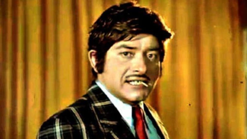 राज कुमार की एक खास आदत थी वह यह कि अगर उन्हें किसी की बुराई करना हो या पिर मजाक उड़ाना हो तो वो सामने ही बोल देते थे। कभी हिचकिचाते नहीं थे।
