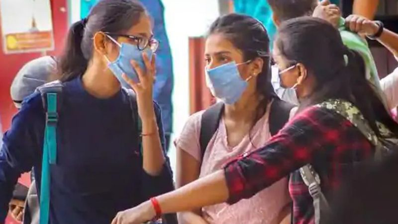 ये एग्जाम भी कैंसिल हुए
राजधानी दिल्ली में वीकेंड कर्फ्यू के कारण जामिया मिलिया इस्लामिया यूनिवर्सिटी ने PHd एंट्रेस एग्जाम स्थगित कर दिया गया है।
मेडिकल कोर्सेज़ में दखिले के लिए आयोजित NEET PG 2021 एग्जाम भी स्थगित कर दिया गया है।
कोरोना के कारण UPSC के इंटरव्यू भी स्थगित कर दिया गया है।
UP BEd 2021 परीक्षा भी स्थगित कर दी गई हैं।
