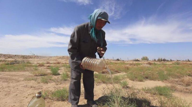 retired couple fighting the desertification