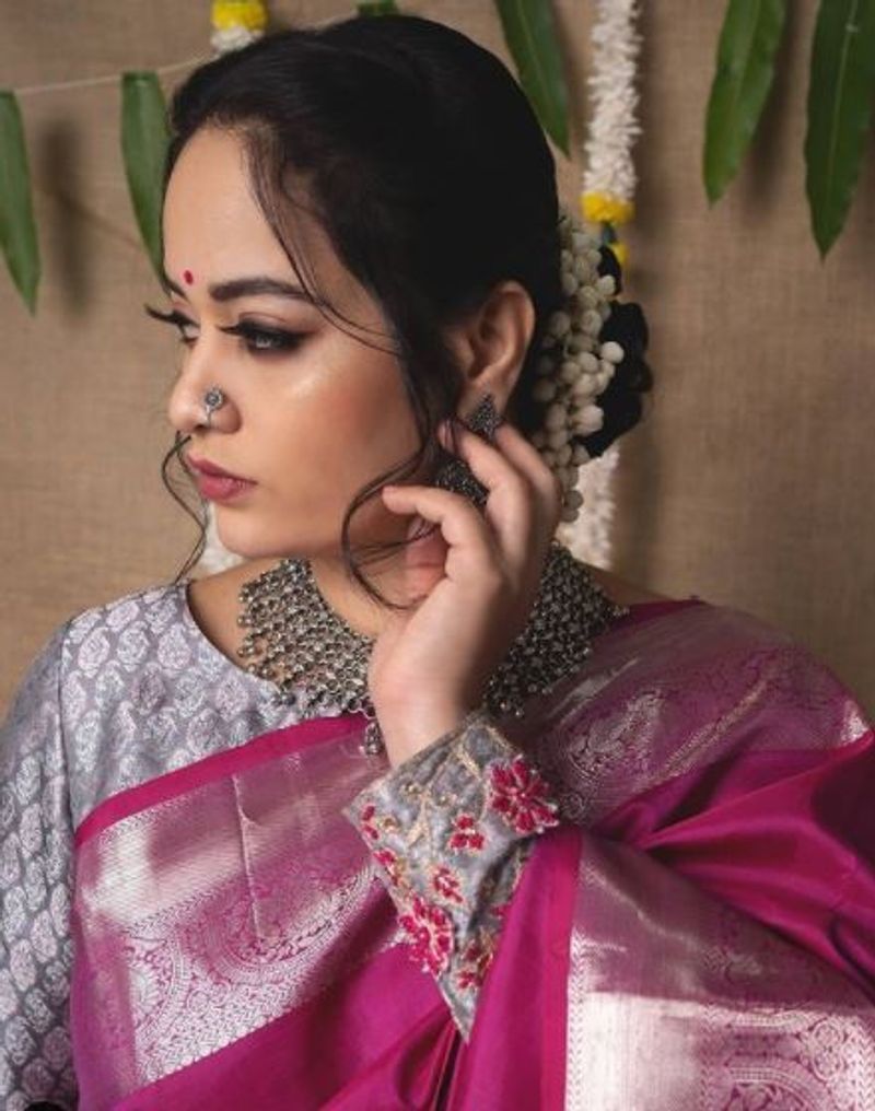 <p>கூடிக்கொண்டே போகும்... சுஜா வருணியின் அழகு...</p>