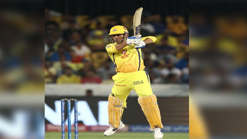 మాహీ క్రీజులో వచ్చే సమయానికి చెన్నై సూపర్ కింగ్స్ జట్టు మంచి స్కోరుతో పటిష్టంగా ఉంది. అలాంటి సమయంలో ధోనీ స్వేచ్ఛగా బ్యాటింగ్ చేస్తాడని, భారీ షాట్లు చూసే అదృష్టం దక్కుతుందని భావించారంతా...