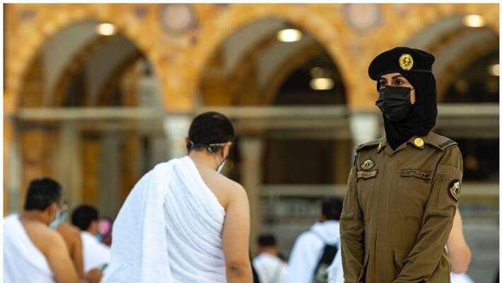 First female Hajj and Umrah guards seen at Grand Mosque in Saudi Arabia First female Hajj and Umrah guards seen at Grand Mosque in Saudi Arabia
