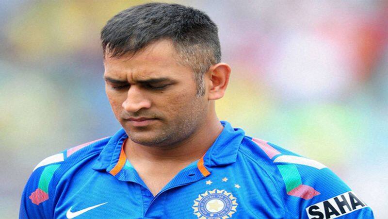 Corona did not leave Dhoni's family ... Head fans shocked