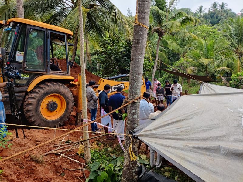 കൊല നടത്തിയ ശേഷം മൃതദേഹം കുഴിച്ചുമൂടിയ ഇയാള്, മൃതദേഹം കണ്ടെത്താതിരിക്കാനായി സമീപത്തെ ചെങ്കല് ക്വാറിയില് നിന്ന് കൂടുതല് മണ്ണ് കൊണ്ടുവന്ന് മൃതദേഹം കുഴിച്ചിട്ടിടത് ഇടുകയായിരുന്നു. കൊലപാതകവുമായി ബന്ധപ്പെട്ട തെളിവുകളെല്ലാം ഇല്ലാതാക്കാന് പ്രതി ശ്രമിച്ചിരുന്നതായും പൊലീസ് പറഞ്ഞു.