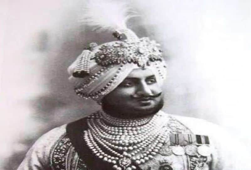 మహారాజా భూపిందర్ సింగ్ గురించి దివాన్ జరామణి దాస్ తన 'మహారాజా' అనే పుస్తకంలో వివరంగా పేర్కొన్నారు. ఆమె ప్రకారం పాటియాలాలో భూపిందర్ సింగ్ మహారాజు 'లీలా-భవన్' లేదా రంగారీస్ ప్యాలెస్ నిర్మించాడు. ఇందులోకి ప్రజలకు బట్టలు లేకుండా మాత్రమే ప్రవేశం లభిస్తుంది. ఈ ప్యాలెస్ పాటియాలా పట్టణంలో బౌపేరి బాగ్కు సమీపంలో భూపేందర్నగర్కు వెళ్లే రహదారిపై నిర్మించారు.