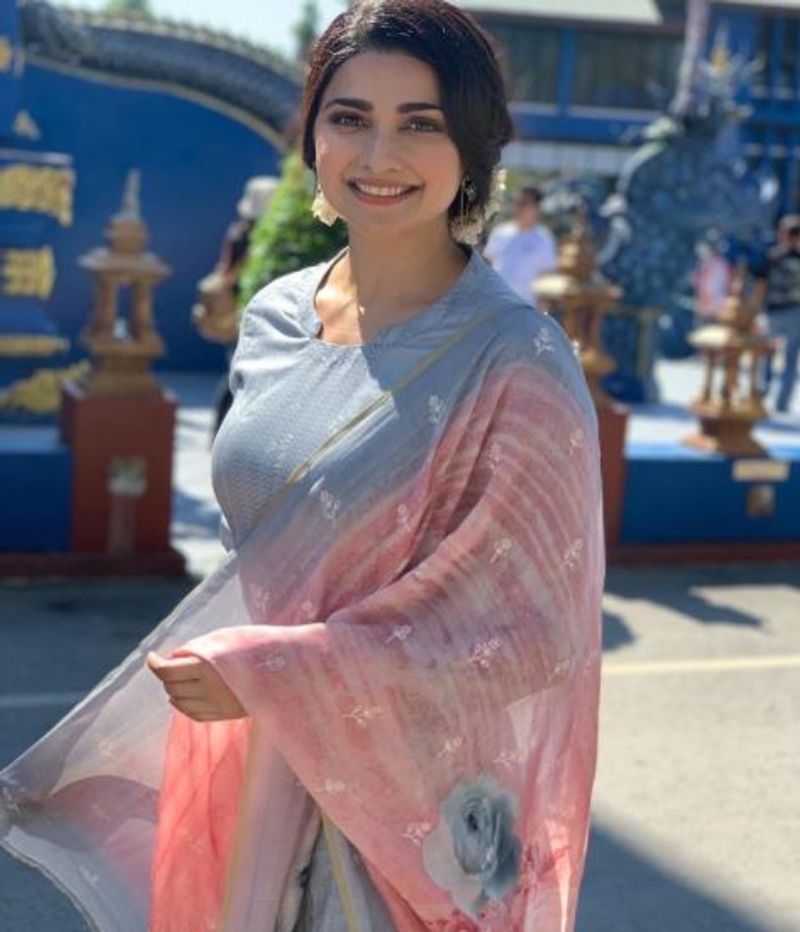 அப்படி படுக்கையை பகிர்ந்து பெரிய படத்தில் நடிக்க வேண்டிய அவசியம் இல்லை என தான் மறுத்து விட்டதாகவும் கூறியுள்ளார்.