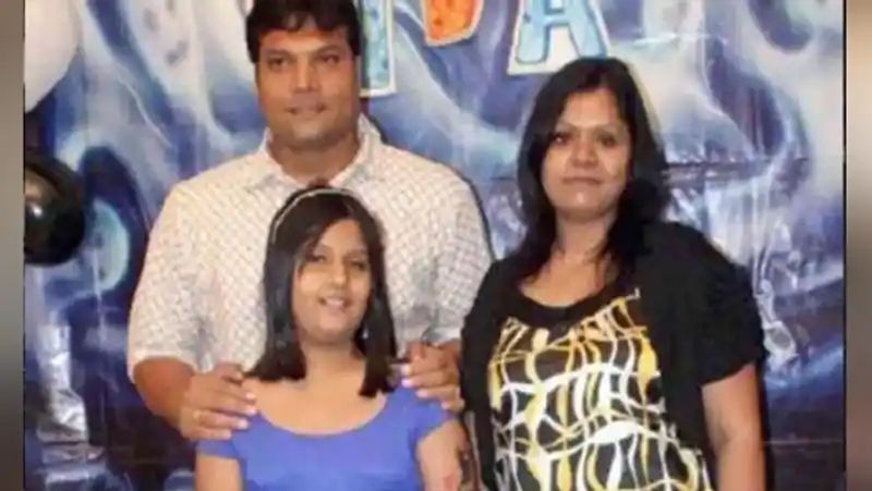 शो में सीनियर इंस्पेक्टर दया का नाम दयानंद शेट्टी है। मैसूर से ताल्लुक रखने वाले दयानन्द की पत्नी का नाम स्मिता और बेटी वीवा हैं। एसीपी प्रद्युमन की तरह दया ने फिल्मों में काम किया है।