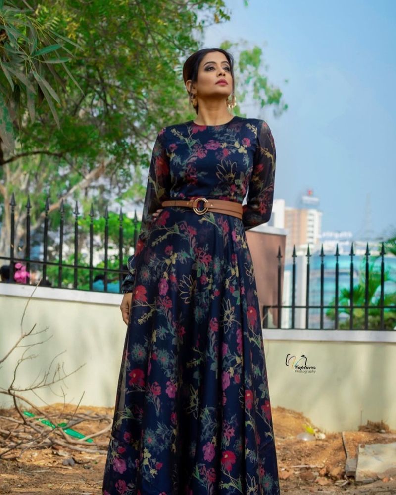 తాజాగా ఈ పంచుకున్న ఈ ఫోటోలు సోషల్ మీడియాలో వైరల్గా మారాయి.