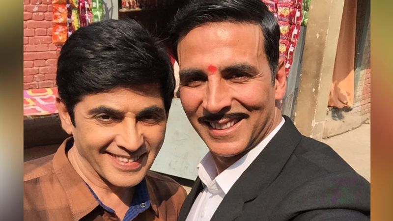 दिल्ली में आसिफ का स्कूल की छुट्टियों के दौरान का वक्त वाराणसी में बितता था। स्कूल पूरा करने के बाद उन्होंने दिल्ली के खालसा कॉलेज में दाकिला लिया। इसके बाद वे होटल मैनेजमेंट का कोर्स करना चाहते थे। लेकिन उन्होंने बीच में ही पढ़ाई छोड़कर थिएटर में काम करना शुरू किया। और थिएटर में काम करने के दौरान ही उन्हें दूरदर्शन के सीरियल हम लोग में काम करने का मौका मिला।
