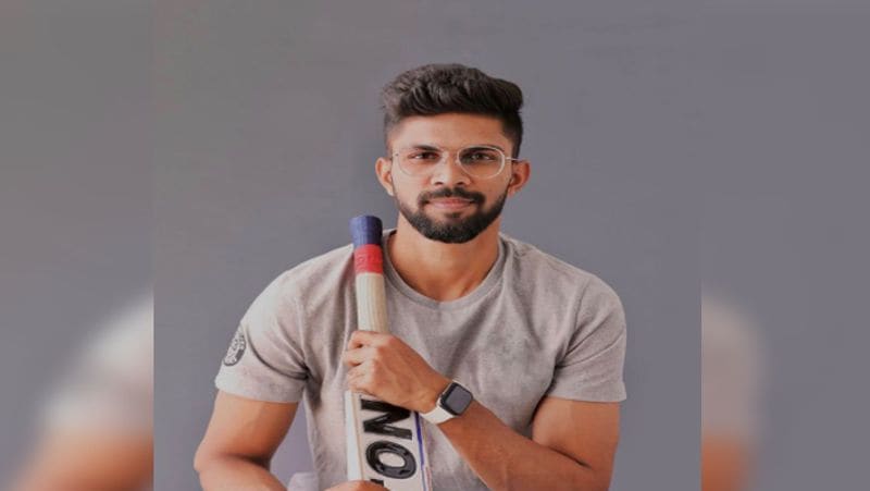 అలాగే చెన్నై సూపర్ కింగ్స్కి కూడా ఈ సమస్య ఎదురుకానుంది. ధోనీ, సురేశ్ రైనా, డుప్లిసిస్, సామ్ కుర్రాన్లను సీఎస్కే అట్టిపెట్టుకోవడం ఖాయం. మరో ప్లేయర్గా రుతురాజ్ గైక్వాడ్, దీపక్ చాహార్ వంటి ప్లేయర్లతో పోటీపడాల్సి ఉంటుంది...