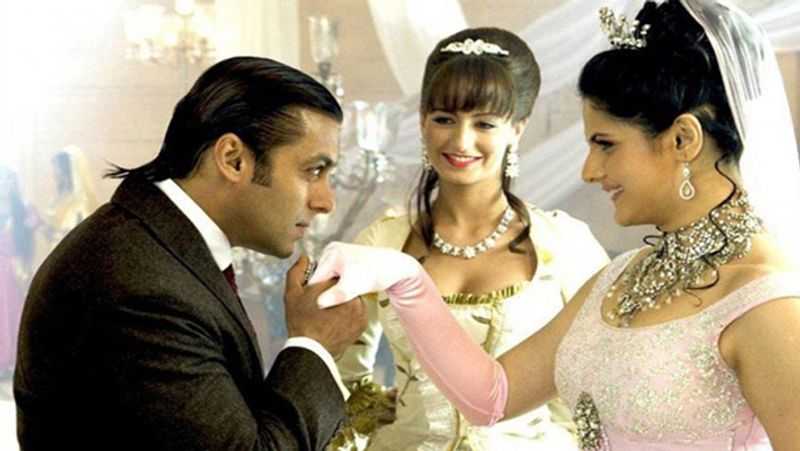 <p>सलमान खान ने ही जरीन खान को बॉलीवुड में मौका दिया था। जरीन का जन्म 14 मई, 1987 को हुआ था। सलमान ने जरीन के साथ फिल्म वीर में काम किया है। सलमान के डेब्यू के वक्त जरीन 1 साल की थीं।</p>