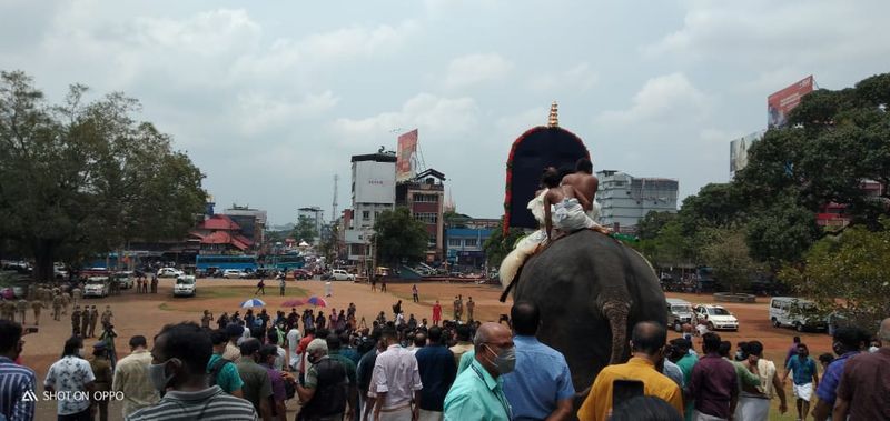 രണ്ടായിരത്തോളം പൊലീസ് ഉദ്യോഗസ്ഥരെയാണ് സുരക്ഷയ്ക്കായും പാസ് പരിശോധനയ്ക്കായും നിയോഗിച്ചിരിക്കുന്നത്.