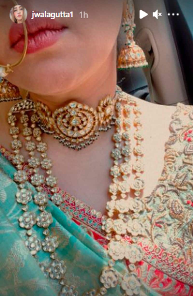 This is a closer look at the ornaments Gutta was wearing.