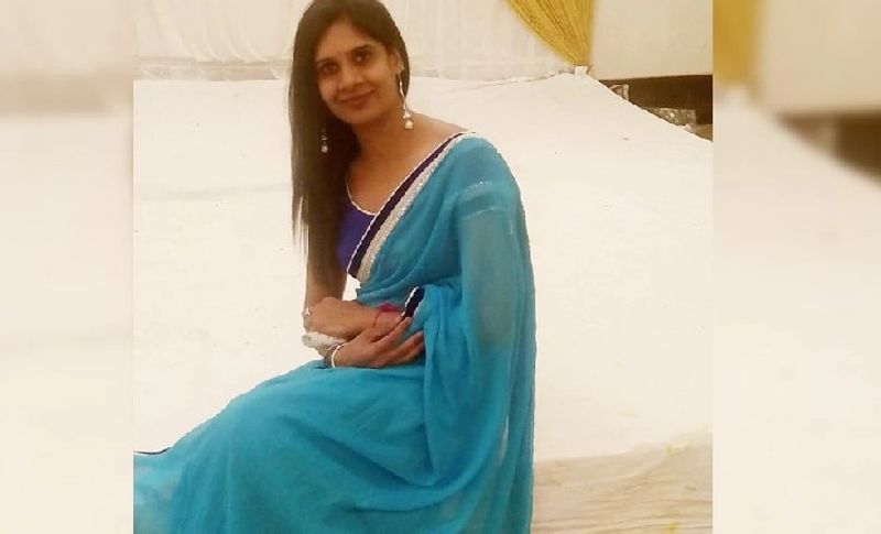 बालकिसन गर्ग की छोटे बेटे स्वप्नेश गर्ग की शादी आज से 20 साल पहले रेखा के साथ हुई थी। दोनों पति-पत्नी अपने परिवार के साथ रहते थे और खुश थे। लेकिन एक सप्ताह में ऐसा दुखों का पहाड़ टूटा कि रेखा सहन नहीं कर सकी और अपनी जीवनलाली समाप्त कर ली।
