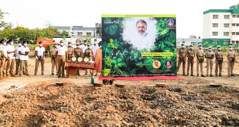 இயற்க்கை ஆர்வலராக இவர் இருப்பதால் இந்த நிகழ்ச்சியில் கலந்து கொண்டு விவேக்கின் நினைவாக மரங்களையும் நட்டுள்ளார்.