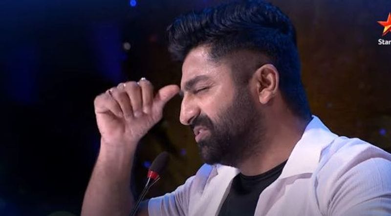 దీంతో ఆ స్కిట్ చూసిన శేఖర్ మాస్టర్ తన స్పందనని తెలియజేస్తూ ఒక్కసారిగా ఎమోషనల్ అయ్యారు కన్నీళ్లు పెట్టుకున్నారు. తాను పరిశ్రమలోకి వచ్చినప్పుడు ఎలాంటి పరిస్థితులు ఎదుర్కొన్నాదే అదే చూపించారని చెప్పారు.