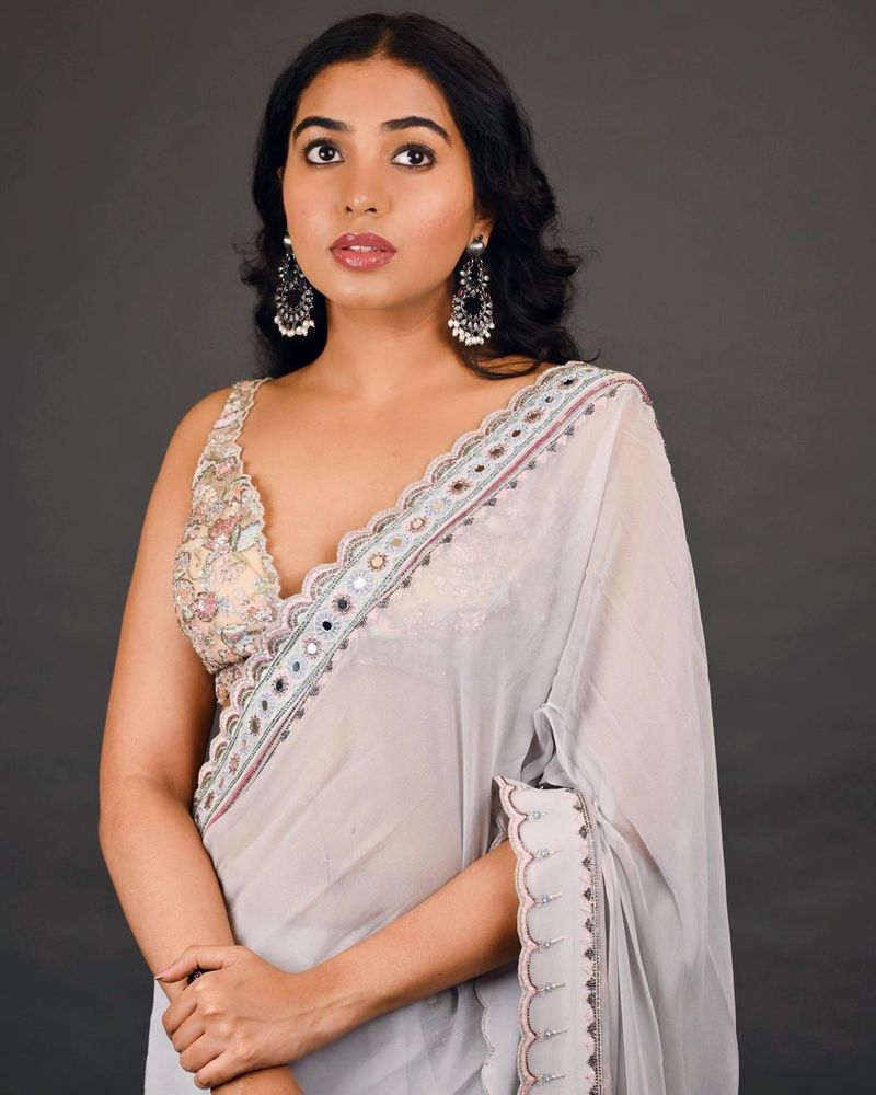 ఇటీవల తమిళంలోకి ఎంట్రీ ఇస్తూ ఓ సినిమా చేస్తుంది. `ఆనందం విలయదుమ్వీడు` అనే చిత్రంలో నటిస్తుంది.