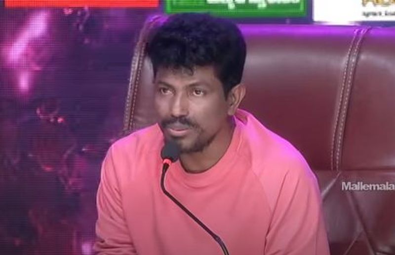 సాయి కష్టాలు, ఇబ్బందులు విన్న గణేష్ మాస్టర్ మరో ఆలోచన లేకుండా సాయికి బరోసా ఇచ్చాడు. వాళ్లకి ఉన్న నాలుగు లక్షల అప్పు తాను తీరుస్తానంటూ షో అయిపోయాక తనని కలిసి ఆ డబ్బు తీసుకెళ్లు అని చెప్పాడు.