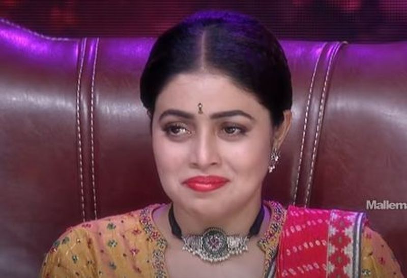 `ఢీ` జడ్జ్ లో ఒకరైన పూర్ణ ఏకంగా వీరి డాన్స్ చూసి కన్నీళ్లు పెట్టుకుంది. ప్రియమణి అయితే ఏకంగా మీ పర్ఫెర్మెన్స్ అదిరిపోయిందంటూ బల్ల గుద్ది మరీ చెప్పింది. వారికి ఫ్లయింగ్ కిస్ ఇచ్చింది.