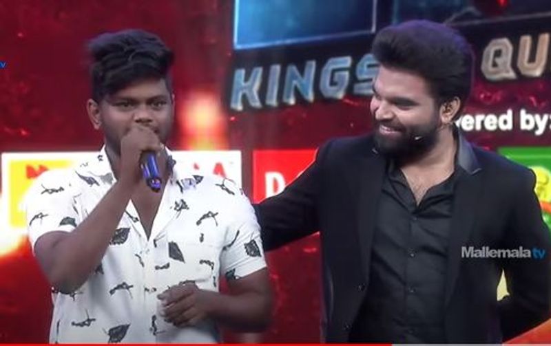 ఇలా రోజూ జరిగేదని, భయం భయంగా జీవితాన్ని సాగిస్తున్నారని సాయి వాళ్ల ఫ్యామిలీ దయనీయ పరిస్థితిని వివరించారు. వాళ్లమ్మకి 15వేలు జీతం వస్తుందని, దాంతో ఇళ్లు గడవడమే కష్టంగా ఉందట.