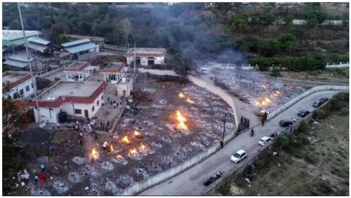 India screaming due to lack of oxygen ... Bodies burned in heaps India screaming due to lack of oxygen ... Bodies burned in heaps